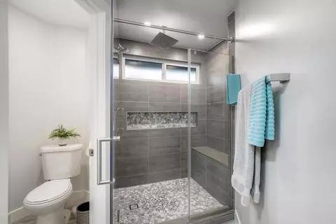 Bath - 1488 Powell Rd, Oceanside, CA 92056 photo 3 of 4