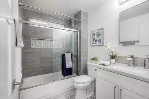 Bath - 1488 Powell Rd, Oceanside, CA 92056 photo 2 of 4