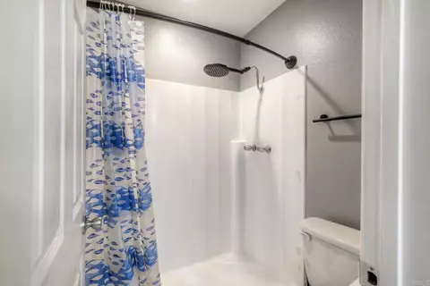 Bath - 4608 Vinyard St, Oceanside, CA 92057 photo 1 of 3