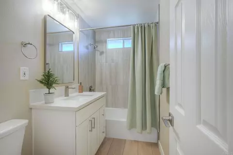 Bath - 12541 Glenoak Rd, Poway, CA 92064 photo 3 of 5