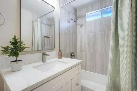 Bath - 12541 Glenoak Rd, Poway, CA 92064 photo 4 of 5