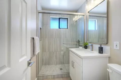 Bath - 12541 Glenoak Rd, Poway, CA 92064 photo 1 of 5