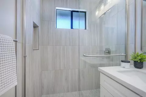 Bath - 12541 Glenoak Rd, Poway, CA 92064 photo 2 of 5