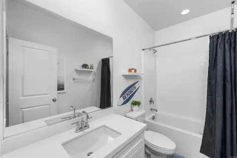 Bath - 328 Waverunner Ct, Santee, CA 92071 photo 3 of 3