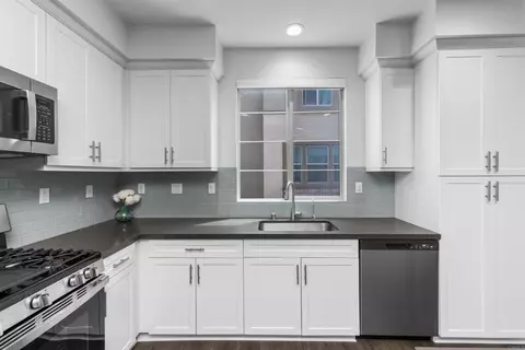 Kitchen - 328 Waverunner Ct, Santee, CA 92071 photo 3 of 3
