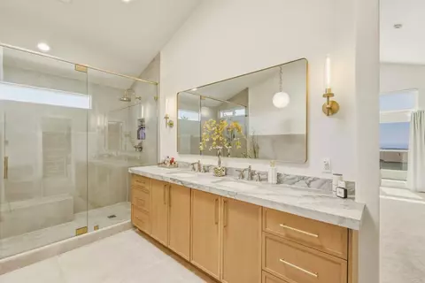 Bath - 2140 Janis Way, Carlsbad, CA 92008 photo 2 of 11