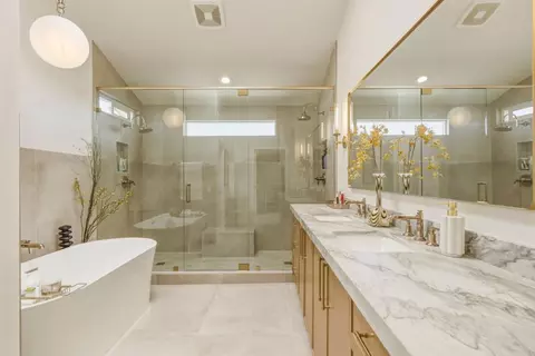 Bath - 2140 Janis Way, Carlsbad, CA 92008 photo 3 of 11