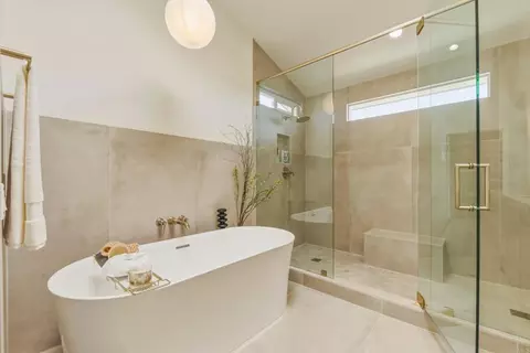 Bath - 2140 Janis Way, Carlsbad, CA 92008 photo 4 of 11