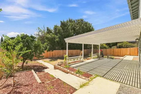 Exterior - 361 E Indian Rock Rd, Vista, CA 92084 photo 3 of 11