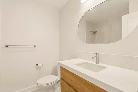 Bath - 361 E Indian Rock Rd, Vista, CA 92084 photo 3 of 6