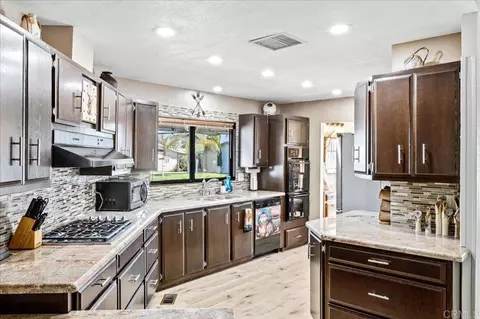 1300 W Menlo Ave #181, Hemet, CA 92543