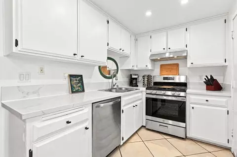 Kitchen - 320 Grapevine Rd #2, Vista, CA 92083 photo 2 of 3