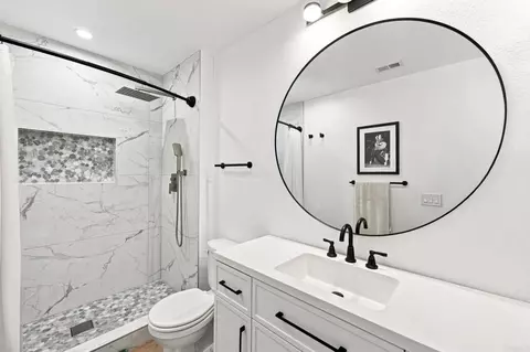 Bath - 320 Grapevine Rd #2, Vista, CA 92083 photo 1 of 2