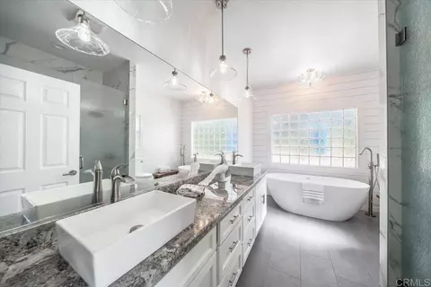 Bath - 20625 Sutherland Dm, Ramona, CA 92065 photo 3 of 5