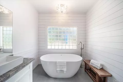 Bath - 20625 Sutherland Dm, Ramona, CA 92065 photo 4 of 5