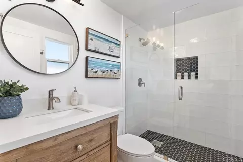 Bath - 245 Hemlock Ave, Carlsbad, CA 92008 photo 1 of 3
