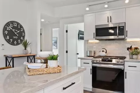Kitchen - 245 Hemlock Ave, Carlsbad, CA 92008 photo 4 of 5