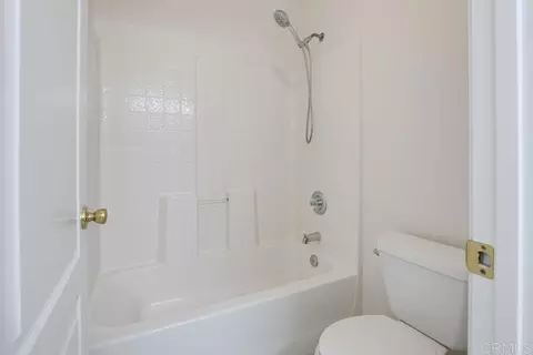 Bath - 4505 Milano Way, Oceanside, CA 92057 photo 6 of 6