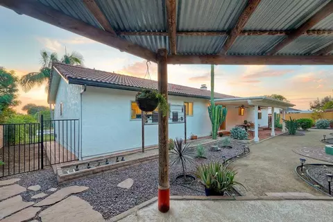 Exterior - 2185 Hawley Dr, Vista, CA 92084 photo 4 of 14
