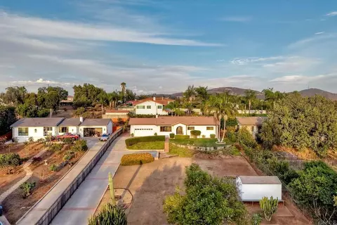 View/Area - 2185 Hawley Dr, Vista, CA 92084 photo 2 of 7