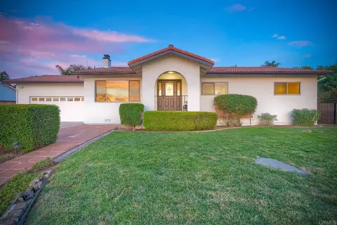 Exterior - 2185 Hawley Dr, Vista, CA 92084 photo 1 of 14
