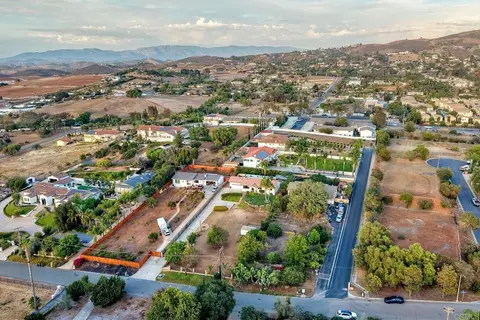 View/Area - 2185 Hawley Dr, Vista, CA 92084 photo 3 of 7