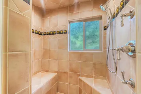 Bath - 2185 Hawley Dr, Vista, CA 92084 photo 4 of 4