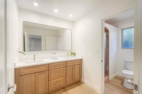 Bath - 2185 Hawley Dr, Vista, CA 92084 photo 1 of 4
