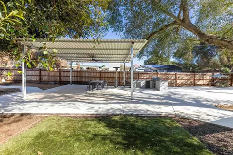 Exterior - 10292 Canyon Dr, Escondido, CA 92026 photo 3 of 9