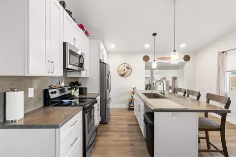 Kitchen - 10292 Canyon Dr, Escondido, CA 92026 photo 1 of 3