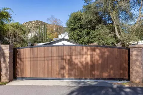 Exterior - 10292 Canyon Dr, Escondido, CA 92026 photo 2 of 9