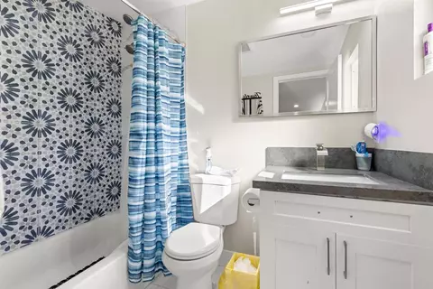 Bath - 10292 Canyon Dr, Escondido, CA 92026 photo 2 of 2