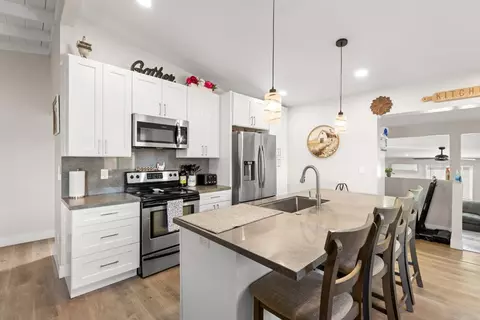 Kitchen - 10292 Canyon Dr, Escondido, CA 92026 photo 2 of 3