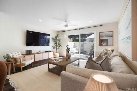 Living - 328 Winsome Pl, Encinitas, CA 92024 photo 2 of 2