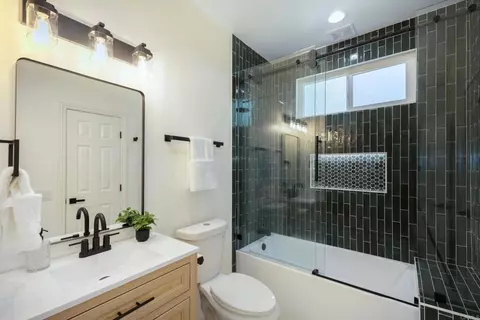 Bath - 28320 Kettering Ln, Escondido, CA 92026 photo 4 of 6