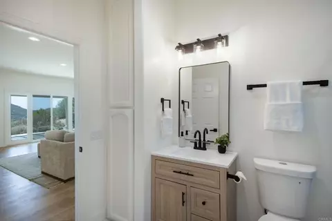 Bath - 28320 Kettering Ln, Escondido, CA 92026 photo 5 of 6
