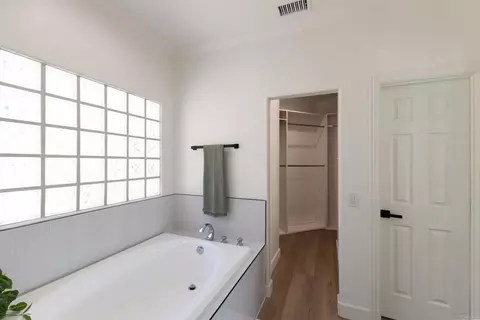 Bath - 28320 Kettering Ln, Escondido, CA 92026 photo 2 of 6