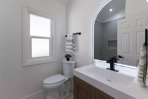 Bath - 28320 Kettering Ln, Escondido, CA 92026 photo 6 of 6