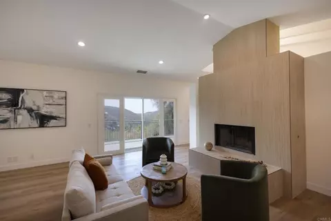 Living - 28320 Kettering Ln, Escondido, CA 92026 photo 1 of 3