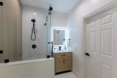 Bath - 28320 Kettering Ln, Escondido, CA 92026 photo 3 of 6