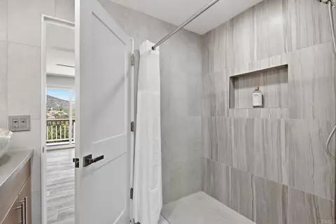 Bath - 3192 Via De Caballo, Encinitas, CA 92024 photo 3 of 4