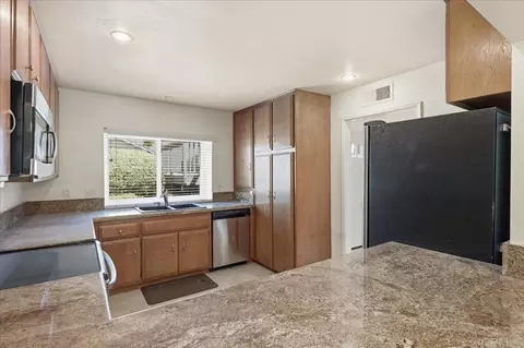 Kitchen - 1635 Pala Lake Dr, Fallbrook, CA 92028 photo 5 of 5
