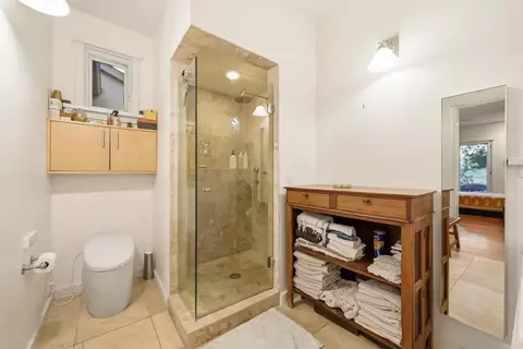 Bath - 1751 Eolus Ave, Encinitas, CA 92024 photo 4 of 7