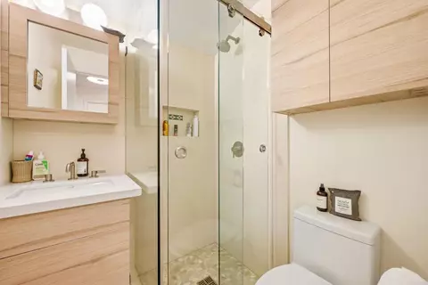 Bath - 1751 Eolus Ave, Encinitas, CA 92024 photo 7 of 7