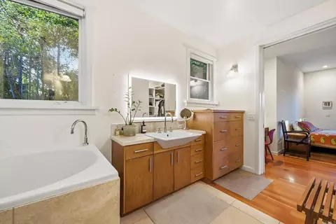 Bath - 1751 Eolus Ave, Encinitas, CA 92024 photo 1 of 7