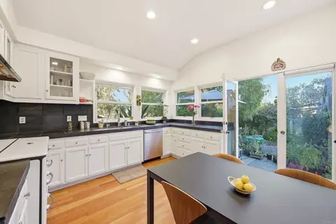 Kitchen - 1751 Eolus Ave, Encinitas, CA 92024 photo 4 of 6