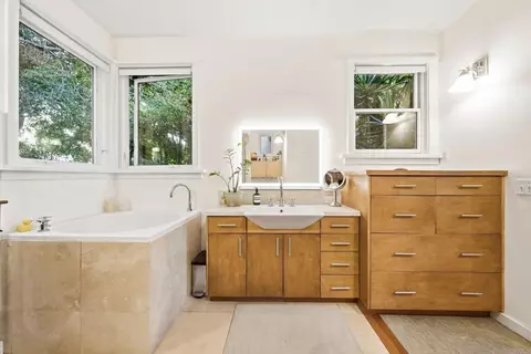 Bath - 1751 Eolus Ave, Encinitas, CA 92024 photo 2 of 7