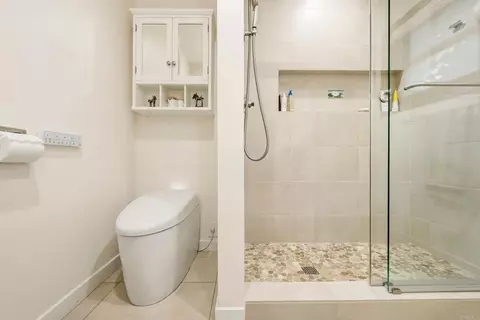Bath - 1751 Eolus Ave, Encinitas, CA 92024 photo 5 of 7