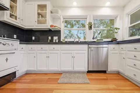 Kitchen - 1751 Eolus Ave, Encinitas, CA 92024 photo 2 of 6