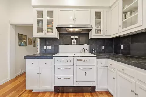 Kitchen - 1751 Eolus Ave, Encinitas, CA 92024 photo 3 of 6